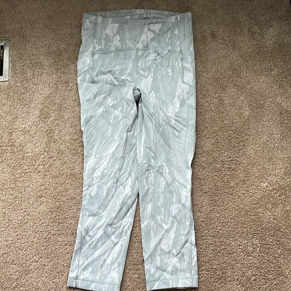Lululemon swift speed cropped pants.